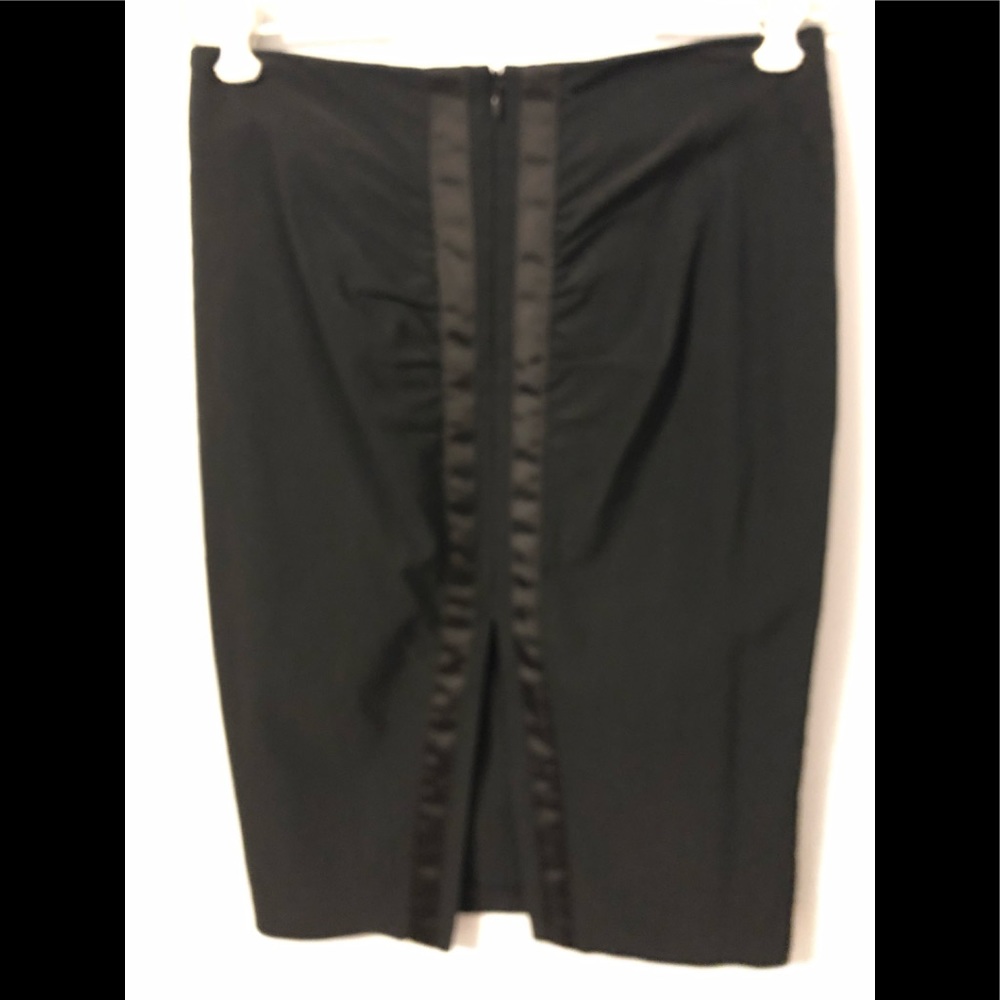 Bebe Fitted skirt in black